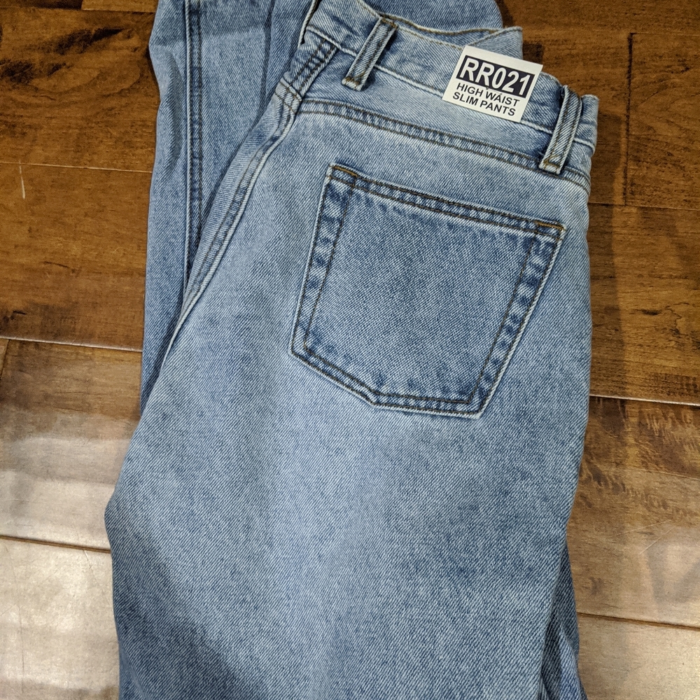 BRANDY MELVILLE JEANS